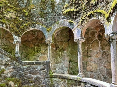 Der Poço Iniciático (ritueller Brunnen), ein geheimnisvoller Turm, der um einen Brunnen herum gebaut wurde