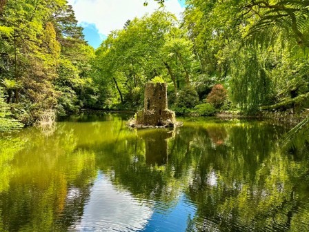 Die zauberhafte Märchenwelt der Quinta da Regaleira, eine ausgedehnte Anlage rund um den Palast