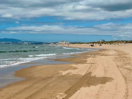 Die Costa da Caparica liegt nahe der Mündung des Tejo in den Atlantik, am Lissabon gegenüberliegenden Ufer