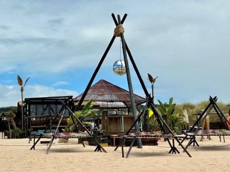 Der Irmão Beach Club an der Costa da Caparica, im Kreis Almada ist ein absoluter Place To Be