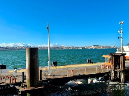 Anlegestelle in Almada für die Fährschiffe am Tejo aus Costa da Caparica in Lissabon