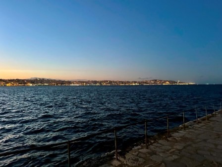 Almada ist eine Stadt in Portugal, sie liegt am Lissabon gegenüberliegenden Ufer der Mündung des Tejo
