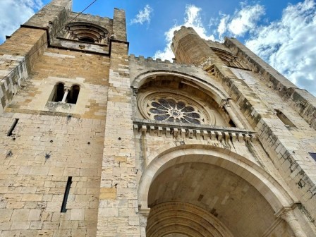Die Sé Patriacal ist die Hauptkirche und die Kathedrale des Patriarchats von Lissabon