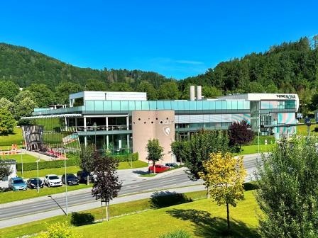 Die im Jahr 2004 eröffnete Therme NOVA mit mehr als 1.000 m² Wasserfläche, einer Saunawelt sowie einem Indoor-Sportbad